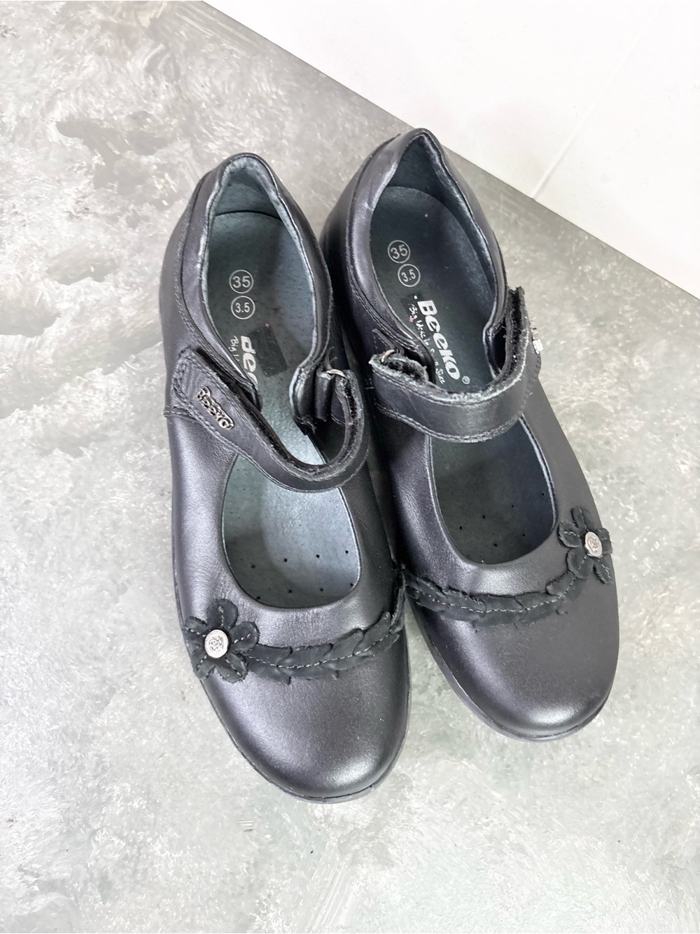 Beeko girl's Mary Jane shoes black leather decorative flower stitching size 3.5 - Picture 6 of 6